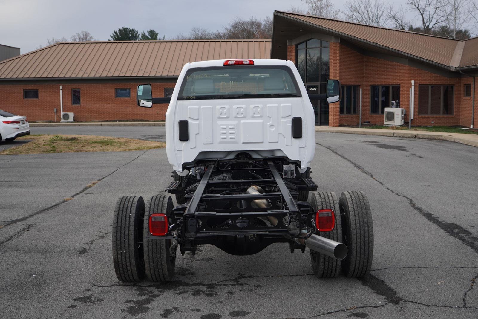 2024 Chevrolet Silverado 6500HD Work Truck photo 4