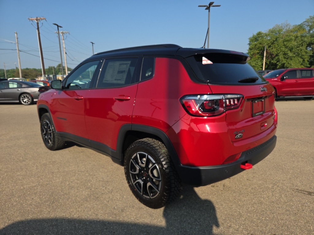 2025 Jeep Compass Trailhawk photo 3