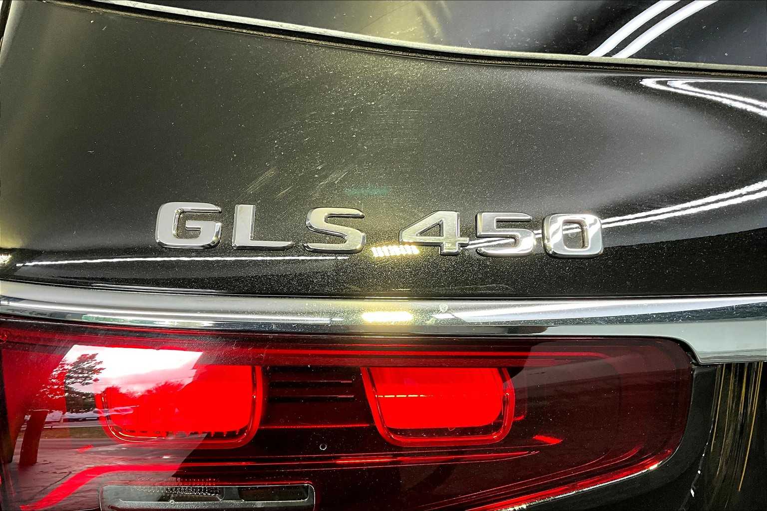 2026 Mercedes Benz GLS 450 4MATIC photo 3