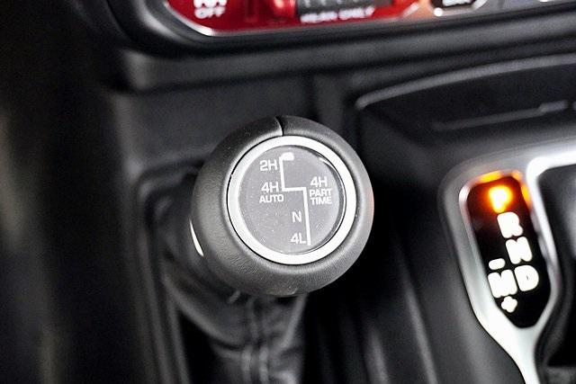 New 2025 Bright White Clear-Coat Exterior Paint Jeep Rubicon image 37