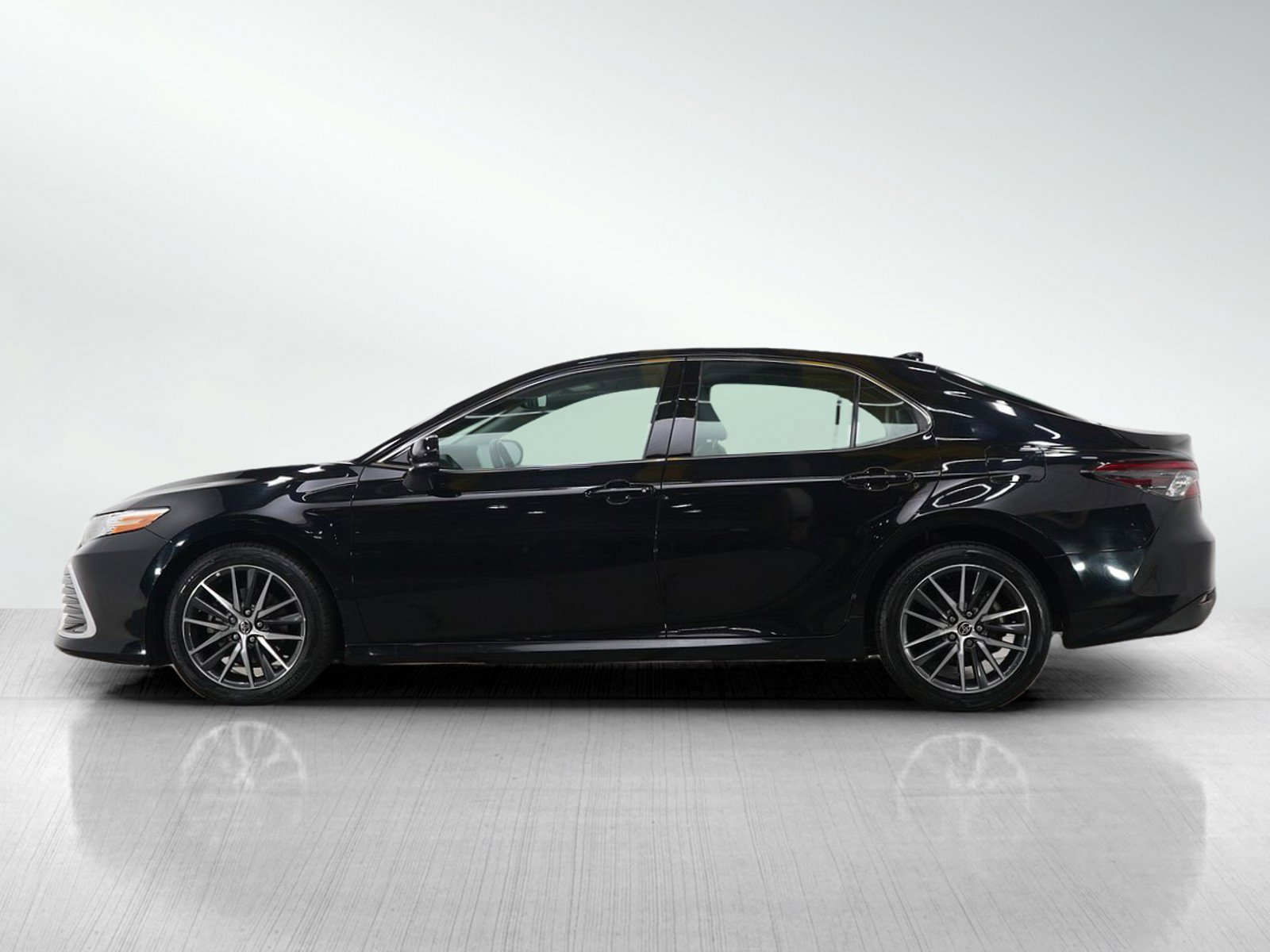 Used 2022 Toyota Camry XLE with VIN 4T1F11BK0NU071741 for sale in Bloomington, Minnesota