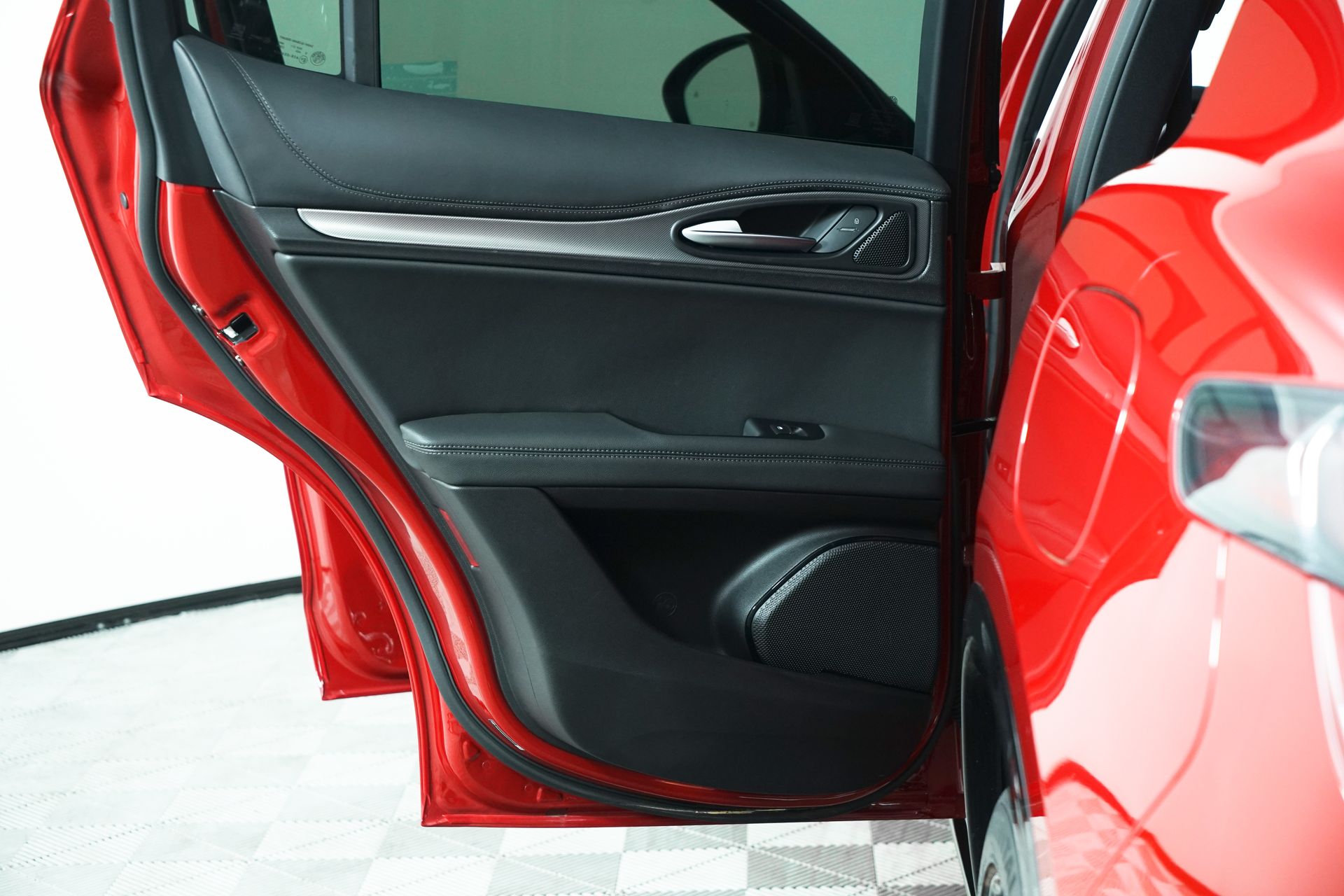 2024 Alfa Romeo Stelvio photo 14