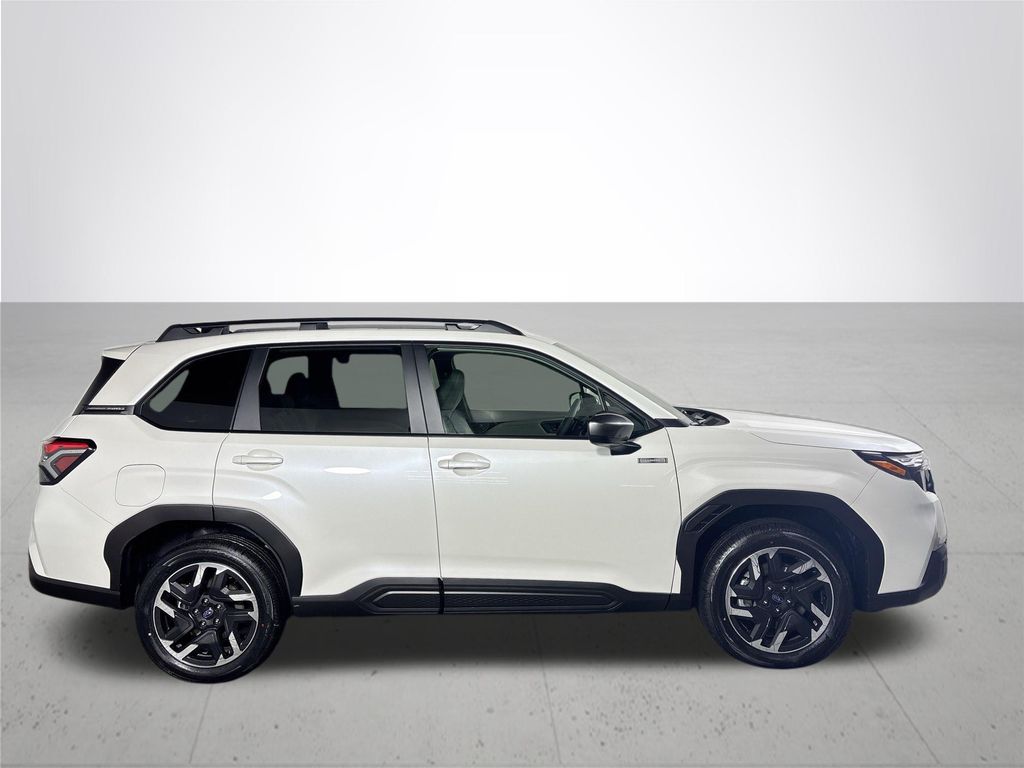 2025 Subaru Forester Premium photo 4