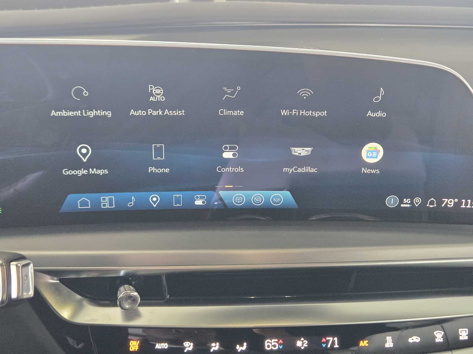 2025 Cadillac Lyriq Luxury photo 11