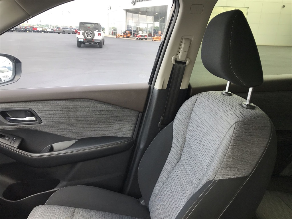2023 Nissan Rogue SV photo 22