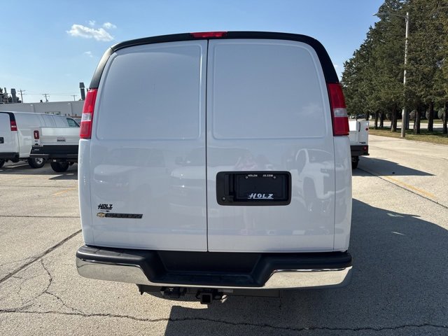 2025 Chevrolet Express Cargo 3500 photo 5