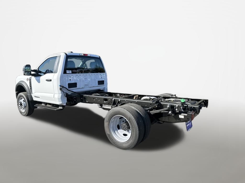 2025 Ford F-600 photo 2