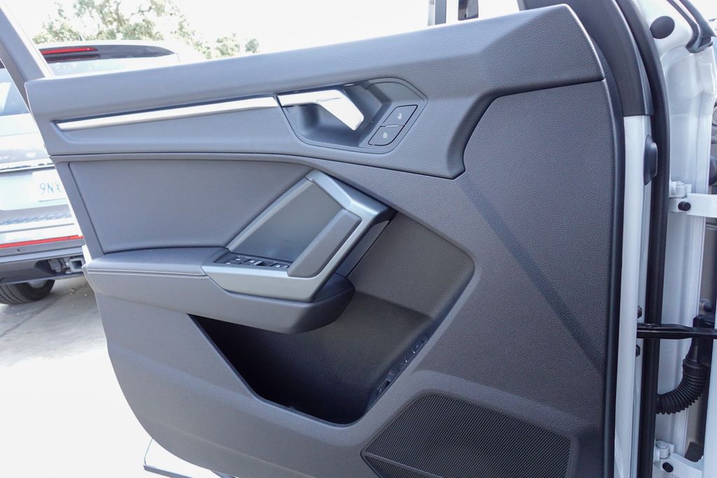 2025 Audi Q3 S line Premium photo 13