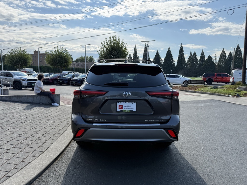 2022 Toyota Highlander Platinum photo 4