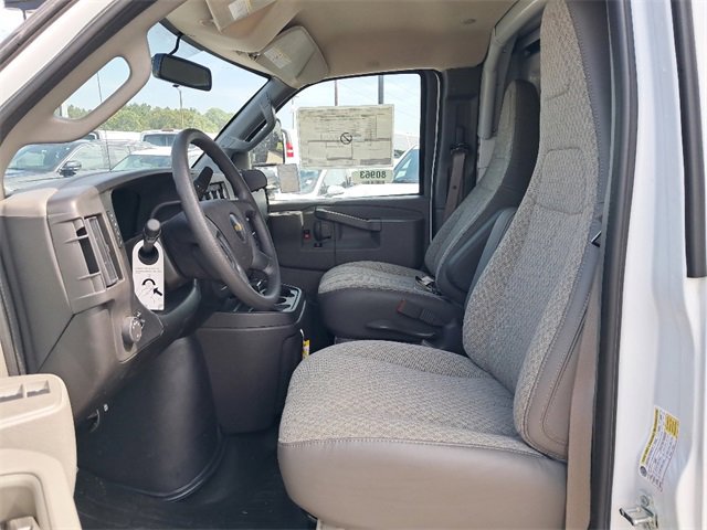2025 Chevrolet Express Cutaway 3500 photo 4