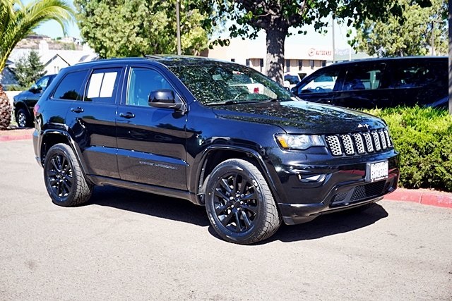 2018 Jeep Grand Cherokee Altitude photo 3