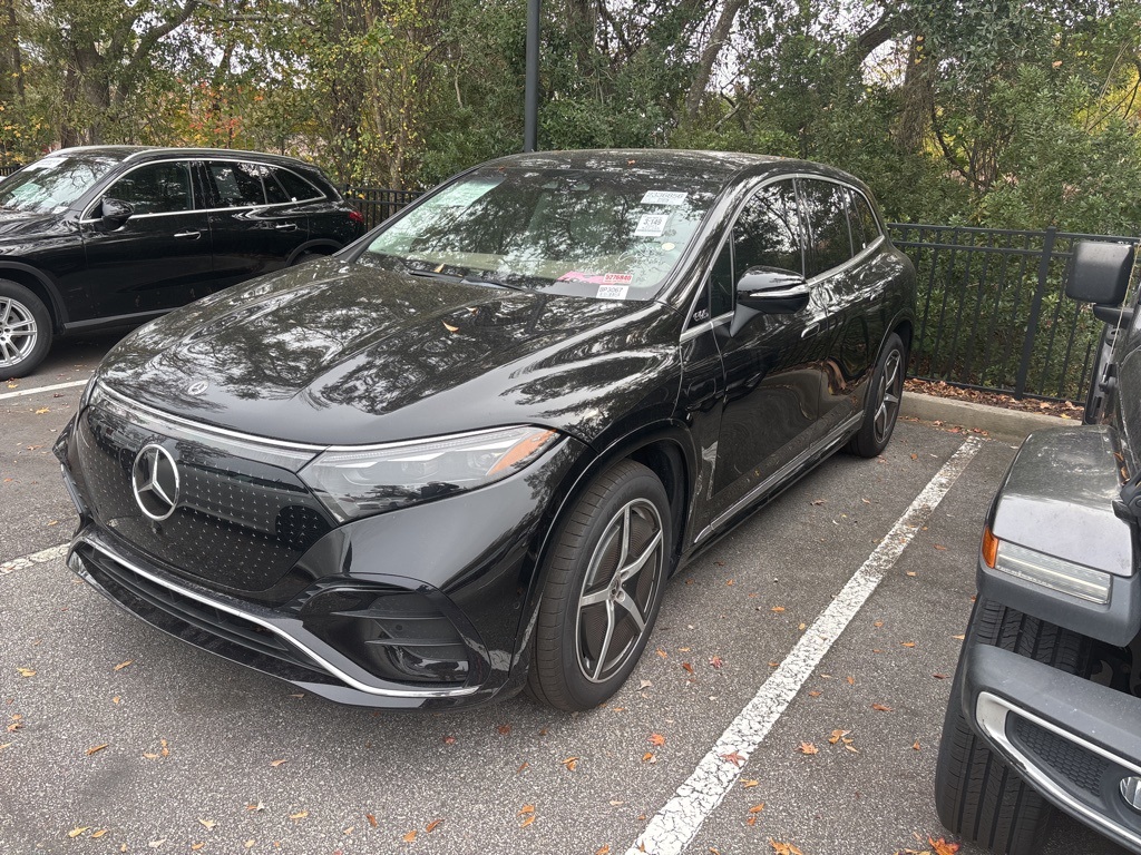 2023 Mercedes-Benz EQS SUV Base's photo