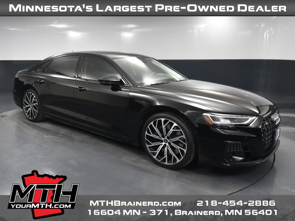 2022 Audi S8 Base's photo