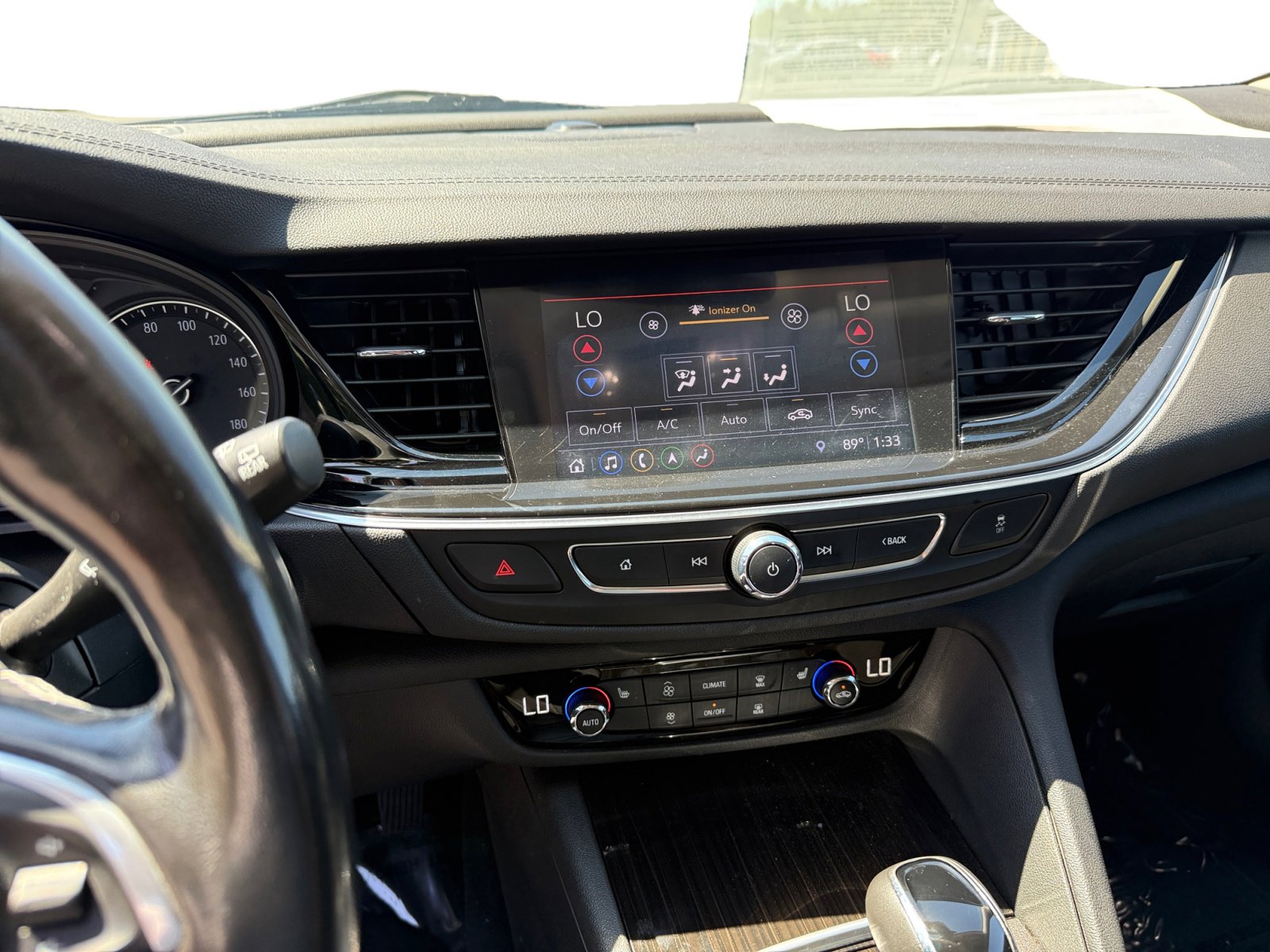 2019 Buick Regal TourX Essence photo 12