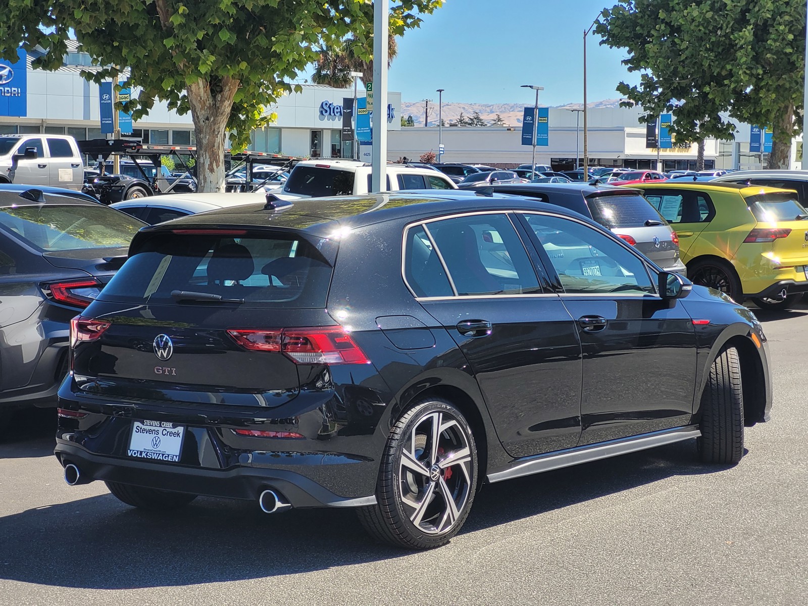 2024 Volkswagen Golf GTI SE photo 4