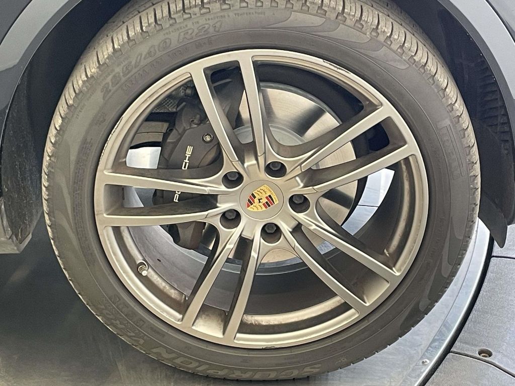 2020 Porsche Cayenne Base photo 12