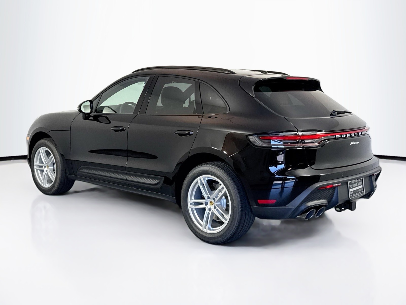 2025 Porsche Macan T photo 3