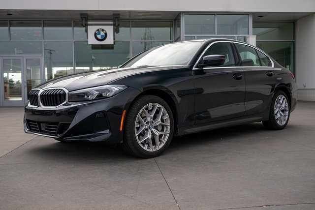 2025 BMW 3 Series 330i's photo