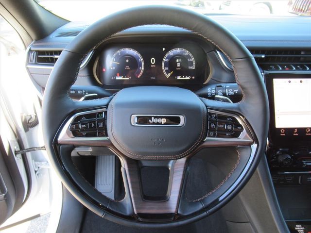 2025 Jeep Grand Cherokee Summit photo 17