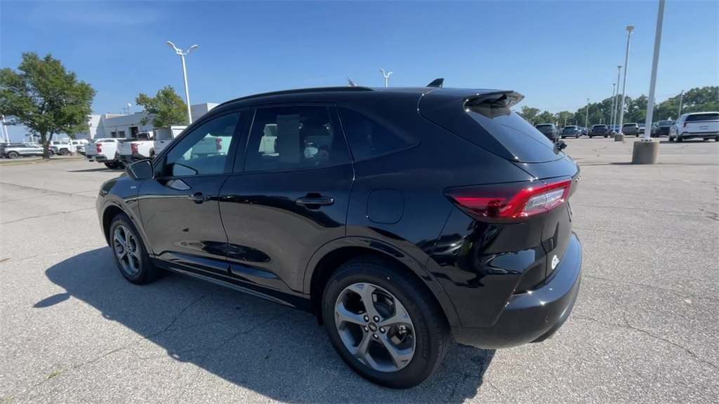 2024 Ford Escape ST-Line photo 5