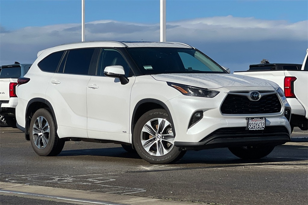 2025 Toyota Highlander XLE's photo