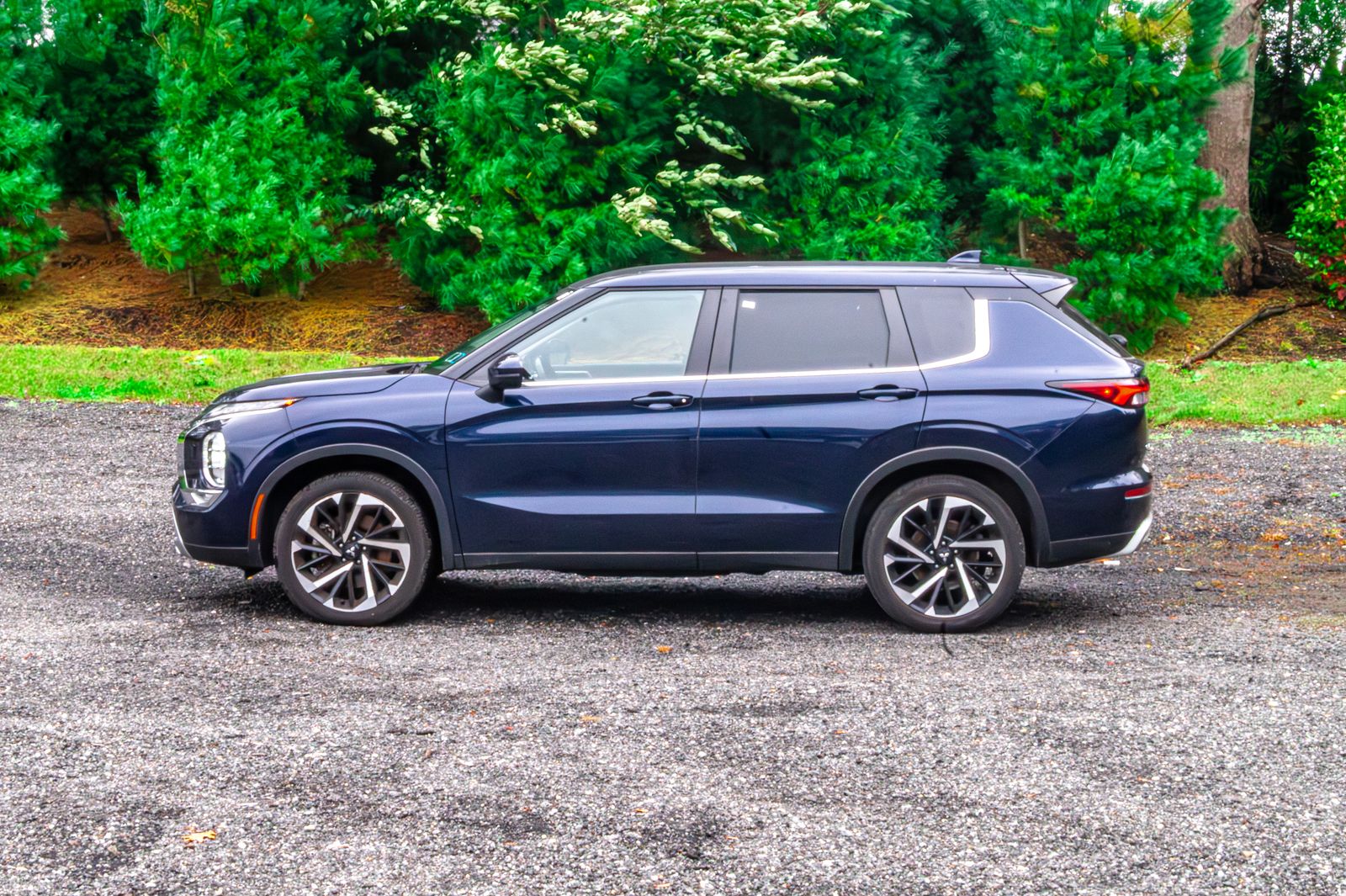 2022 Mitsubishi Outlander Black Edition LE SEL GT photo 2