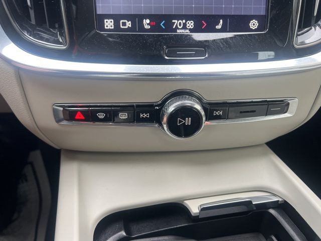 2024 Volvo S60 B5 Core photo 32