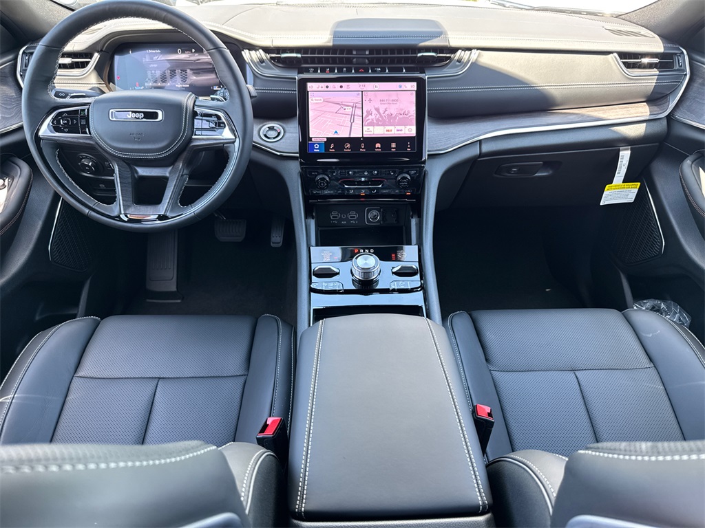2025 Jeep Grand Cherokee Overland photo 21
