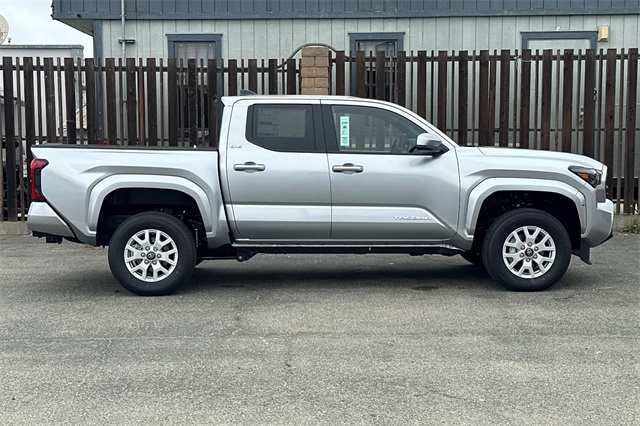 2025 Toyota Tacoma SR5 Double Cab photo 3