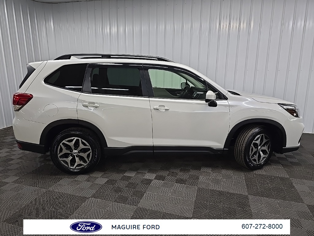 2020 Subaru Forester Premium photo 2