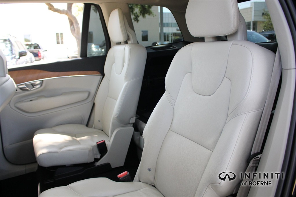 2022 Volvo XC90 Momentum photo 21