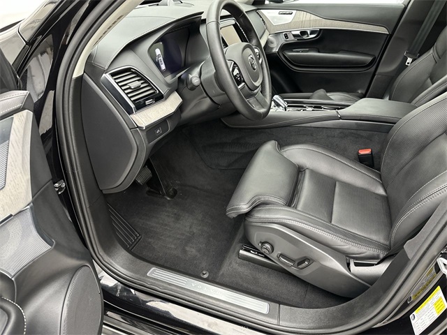 2025 Volvo XC90 AWD photo 3