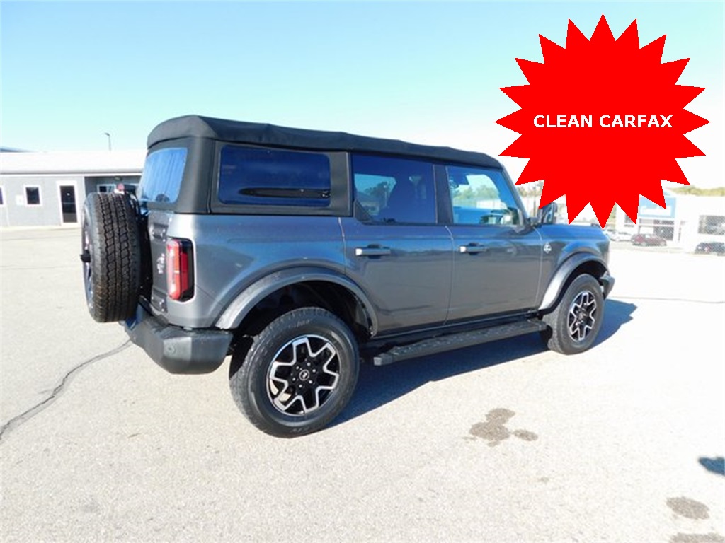 2022 Ford Bronco Outer Banks photo 3