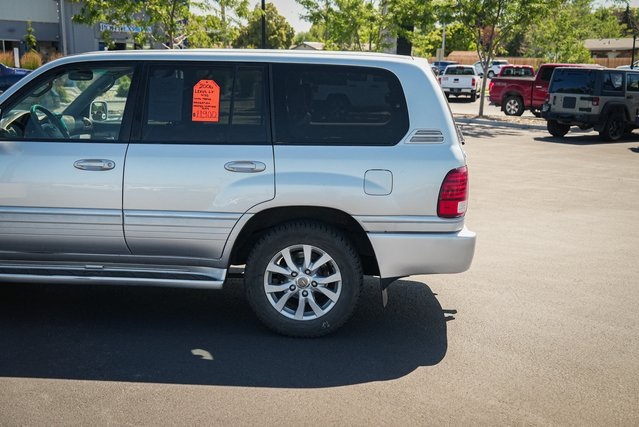 2006 Lexus LX 470 photo 9
