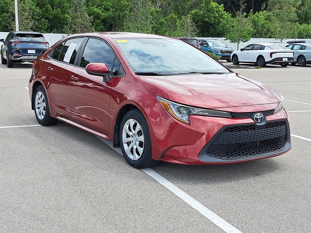 2022 Toyota Corolla LE photo 2