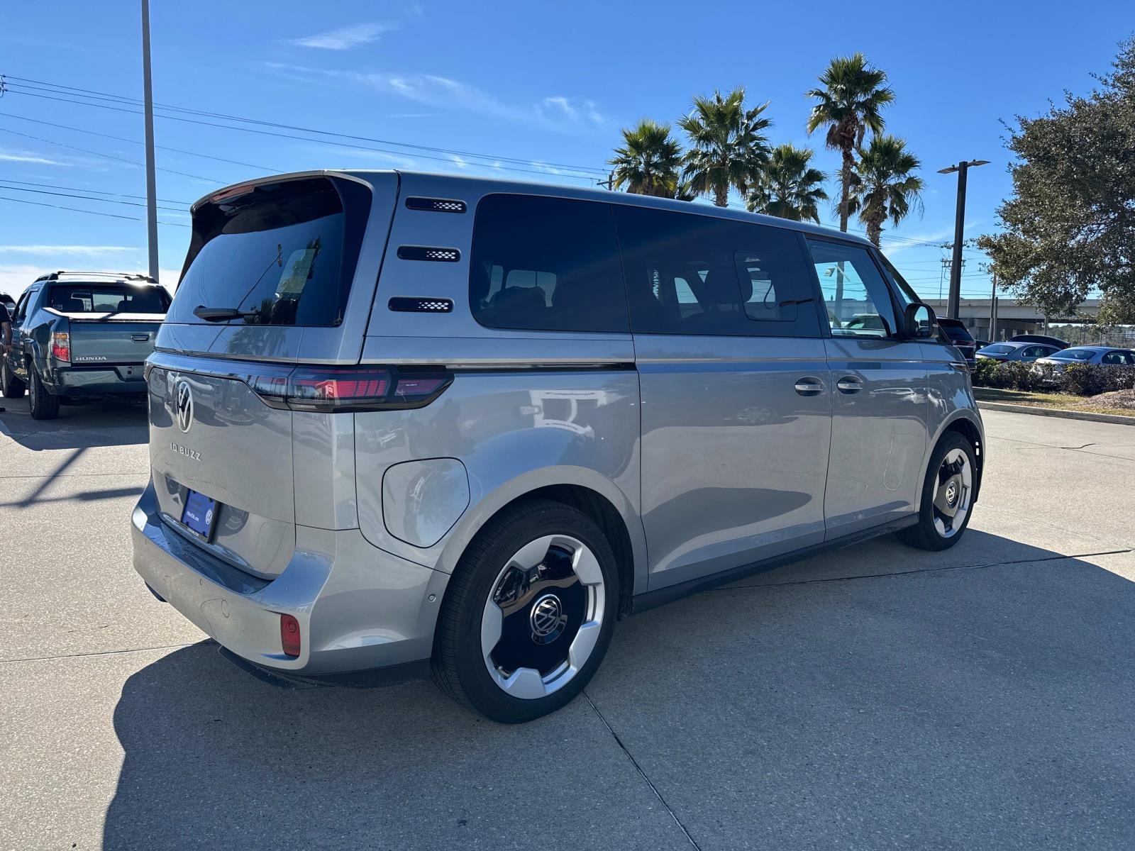 2025 Volkswagen ID. Buzz Pro S photo 4