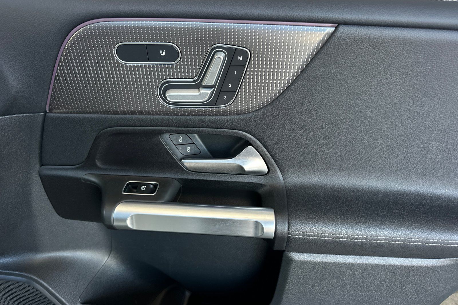 2022 Mercedes Benz GLB 250 photo 30