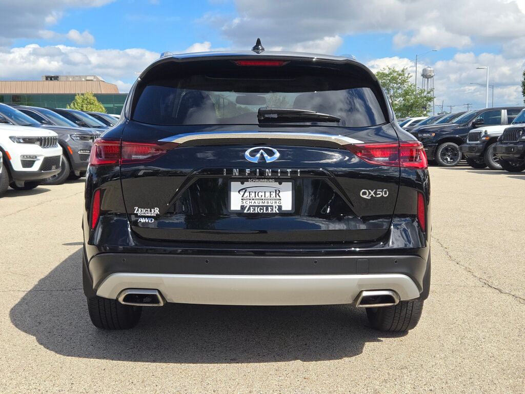 2022 Infiniti QX50 Luxe AWD photo 13
