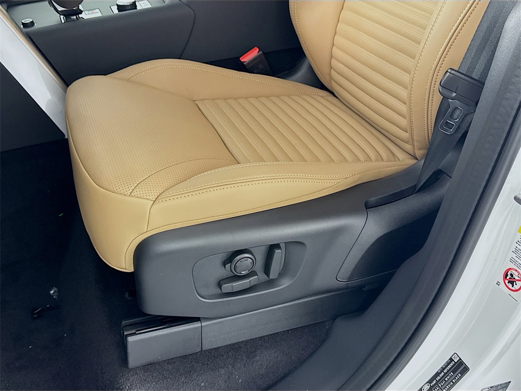 2025 Land Rover Discovery SE photo 18