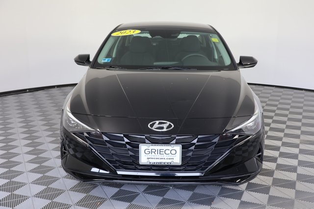 2023 Hyundai Elantra SEL photo 2
