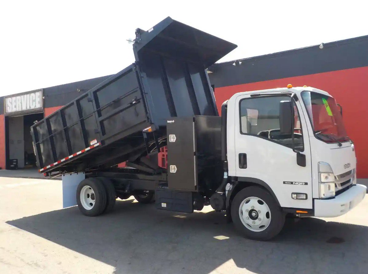 2024 Isuzu NQR photo 3