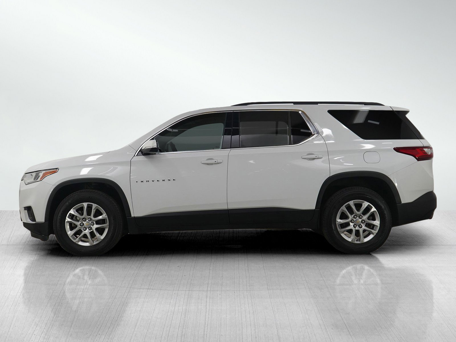 Used 2019 Chevrolet Traverse 1LT with VIN 1GNEVGKW0KJ190470 for sale in Minneapolis, Minnesota