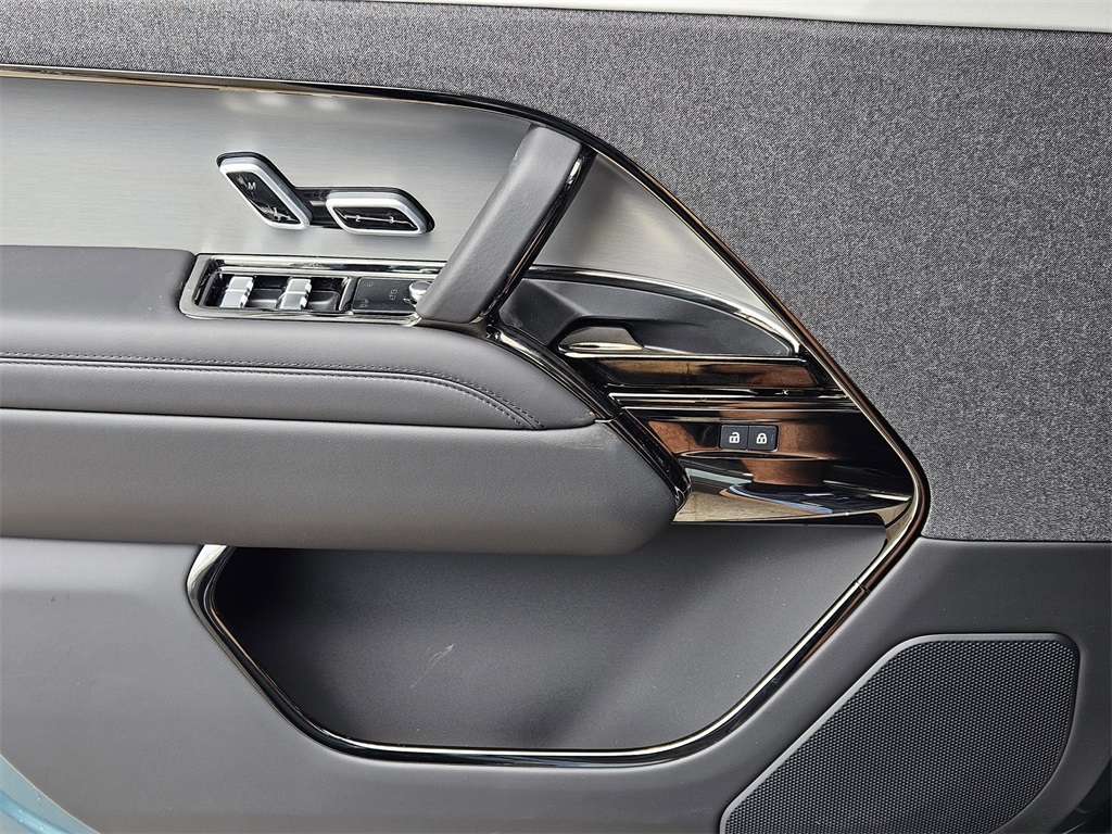 2025 Land Rover Range Rover Sport SE photo 20