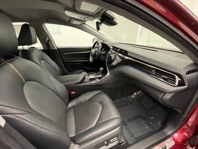2020 Toyota Camry Hybrid XLE photo 8