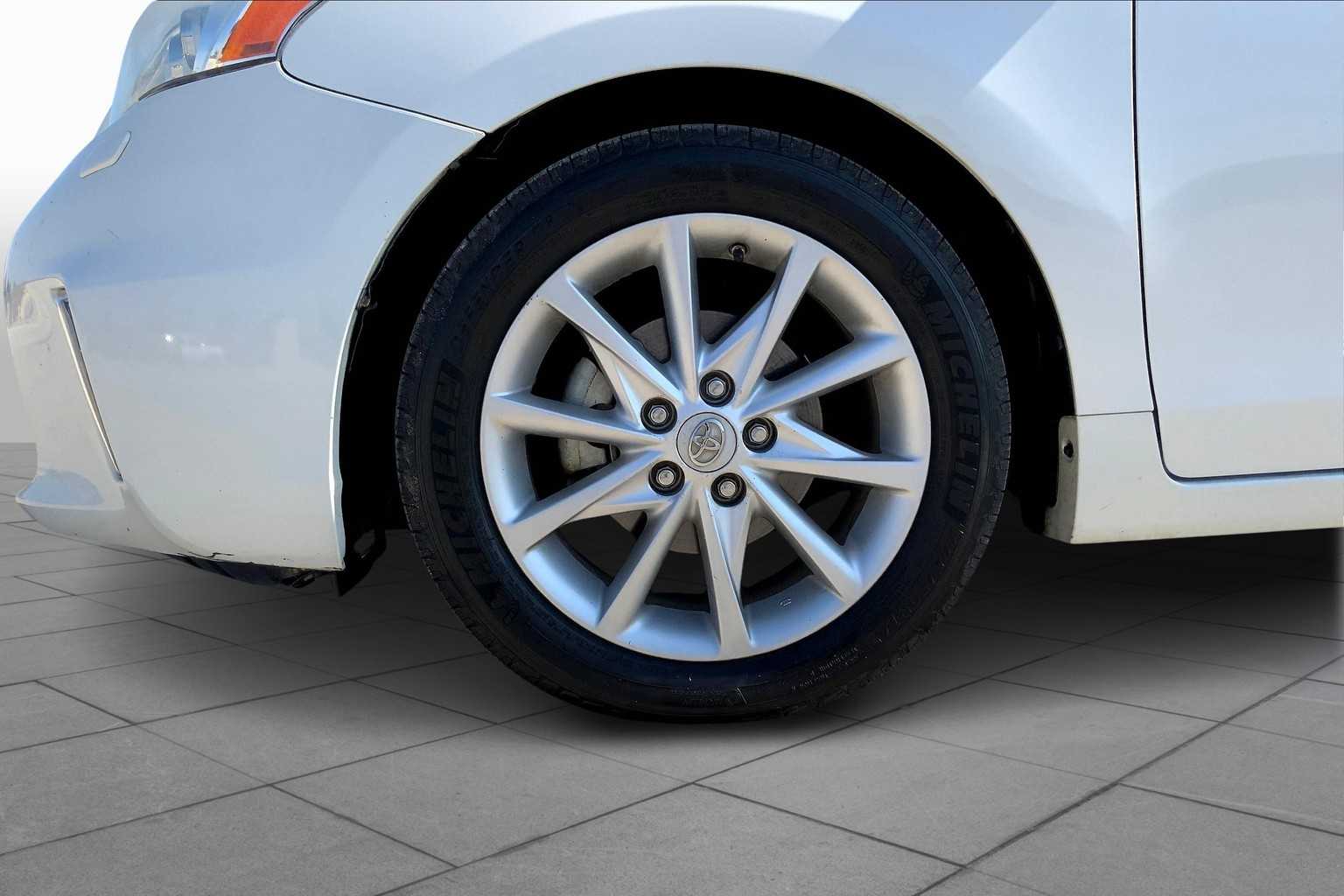 2012 Toyota Prius V Five photo 10