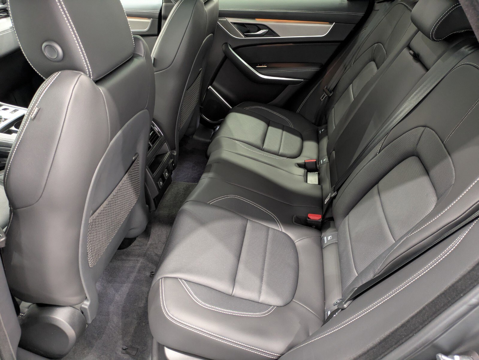 2026 Jaguar F-PACE P250 R-Dynamic S photo 11