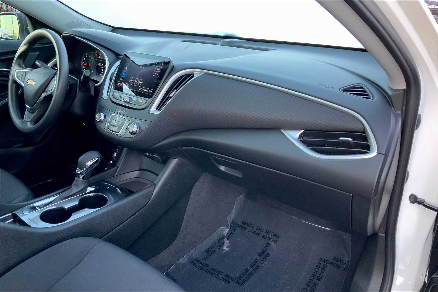 2022 Chevrolet Malibu LS photo 17