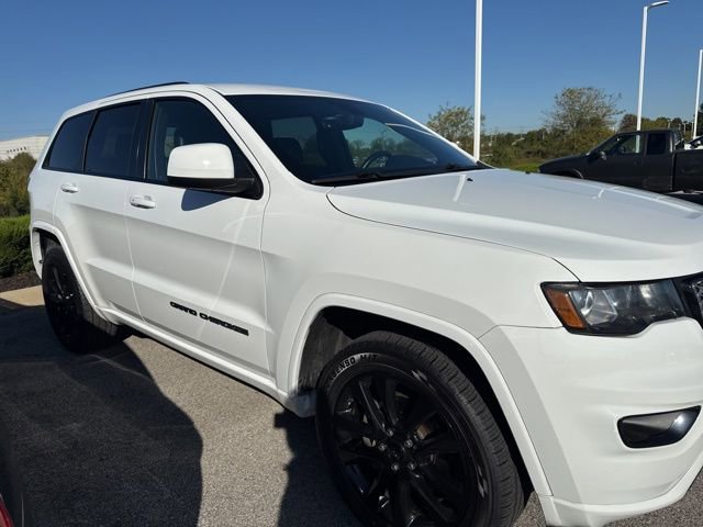2018 Jeep Grand Cherokee Altitude photo 3