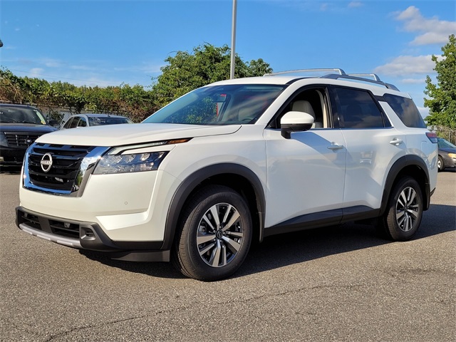 2025 Nissan Pathfinder SL photo 4