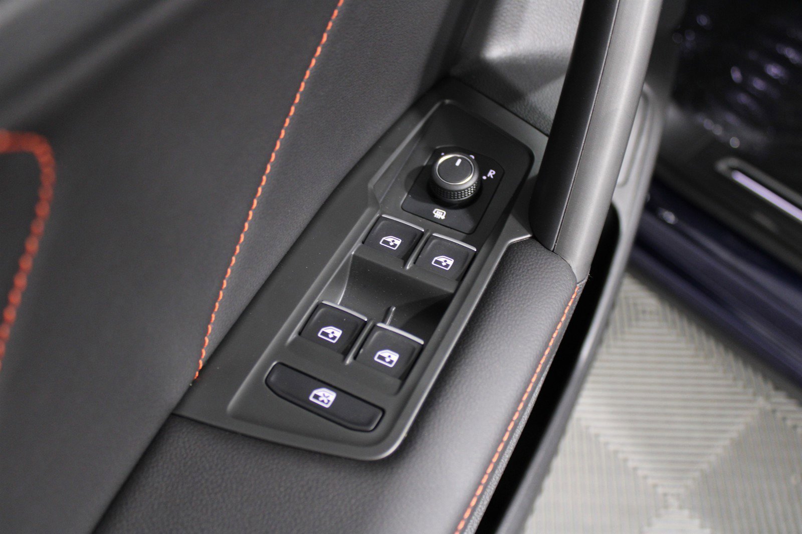 2024 Volkswagen Tiguan Wolfsburg Edition photo 4
